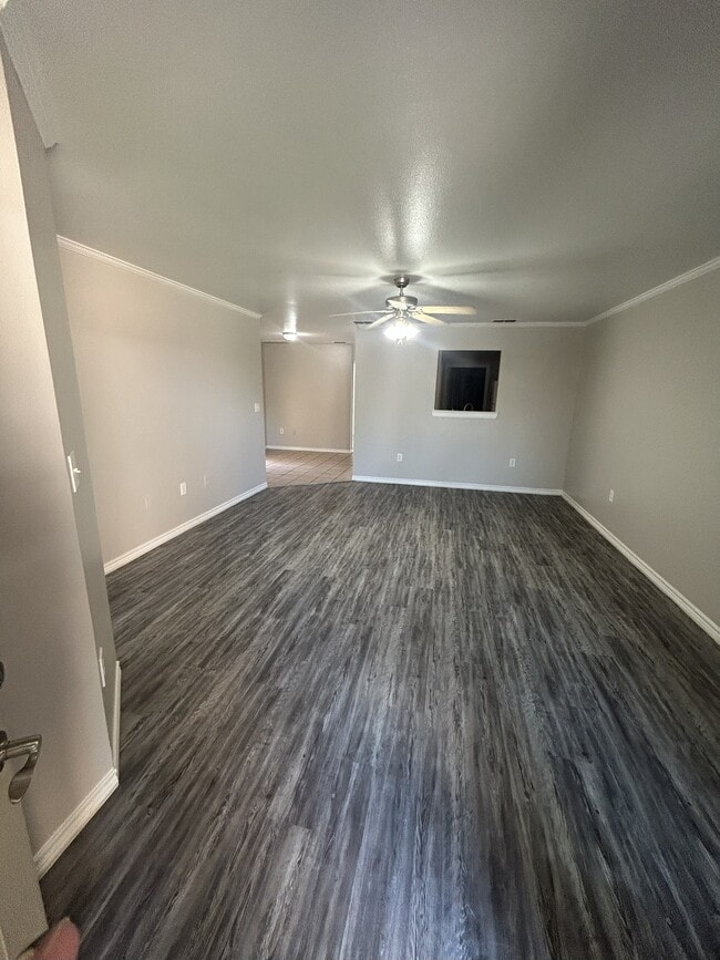 3 Bedroom Vinyl Living