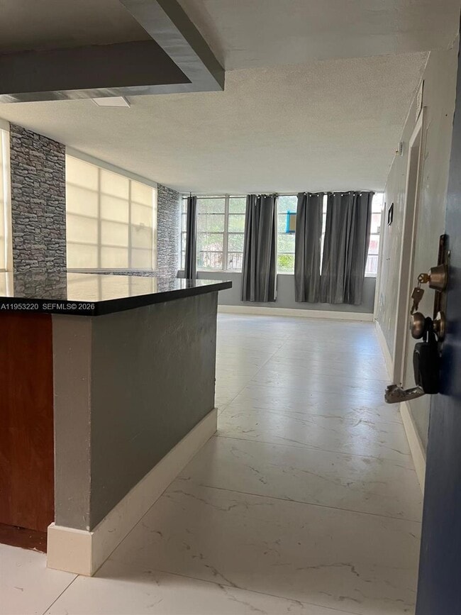 Building Photo - 2175 NE 170th St Unit 114