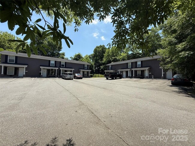 Building Photo - 1512 Seigle Ave Unit 2 Rental