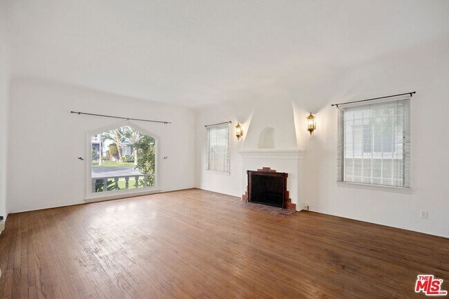 Photo - 436 Rexford Dr