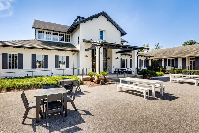 Arlington Cottages and Townhomes-POI-003