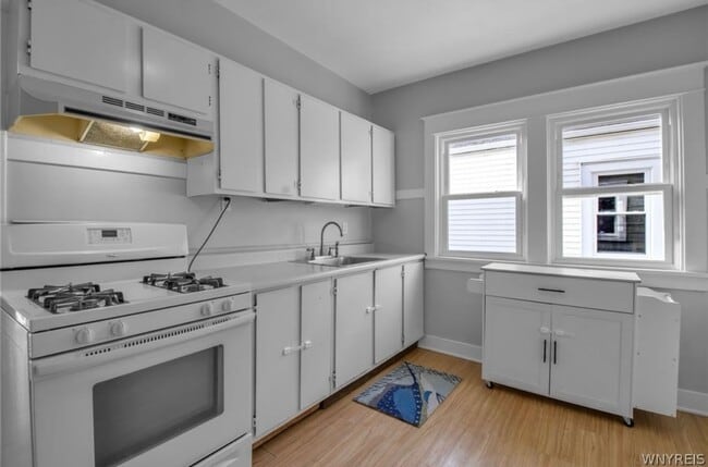 Kitchen - 299 Wellington Rd Unit 2F