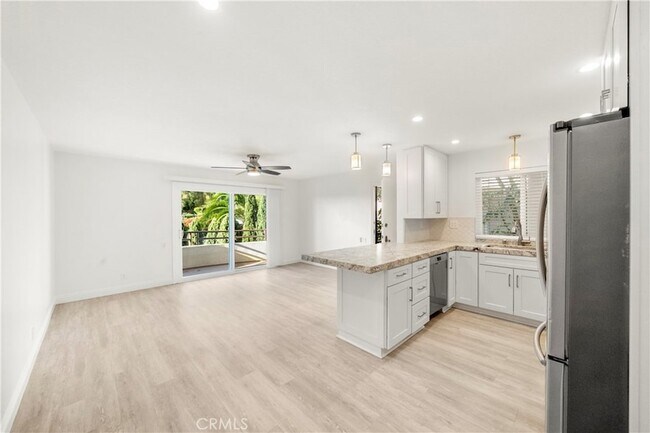 Photo - 352 Y Pl Unit B