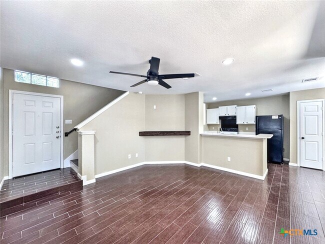 Photo - 833 Sagewood Trail