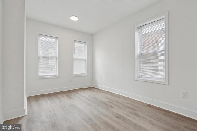 Photo - 2250 N Woodstock St