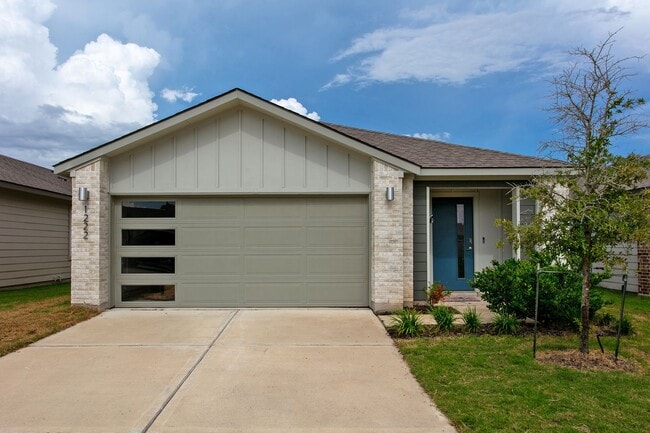 Building Photo - 3 Bedroom, 2 Bath in Midtown Subdivision C... Rental