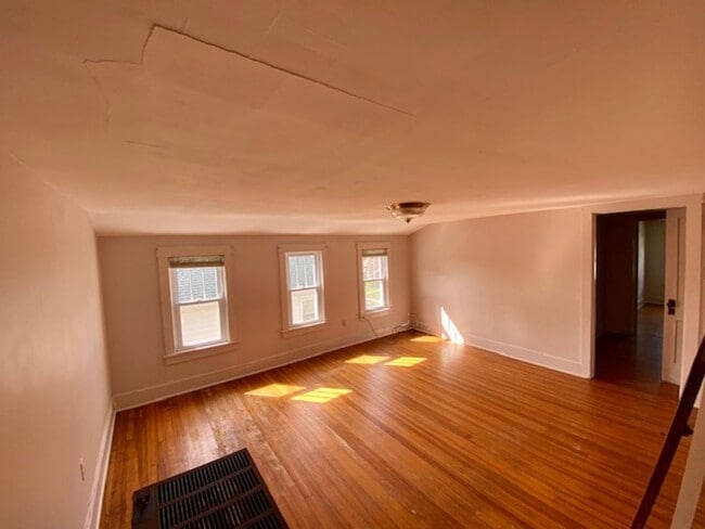 Photo - 47 Lincoln Ave Unidad Third floor