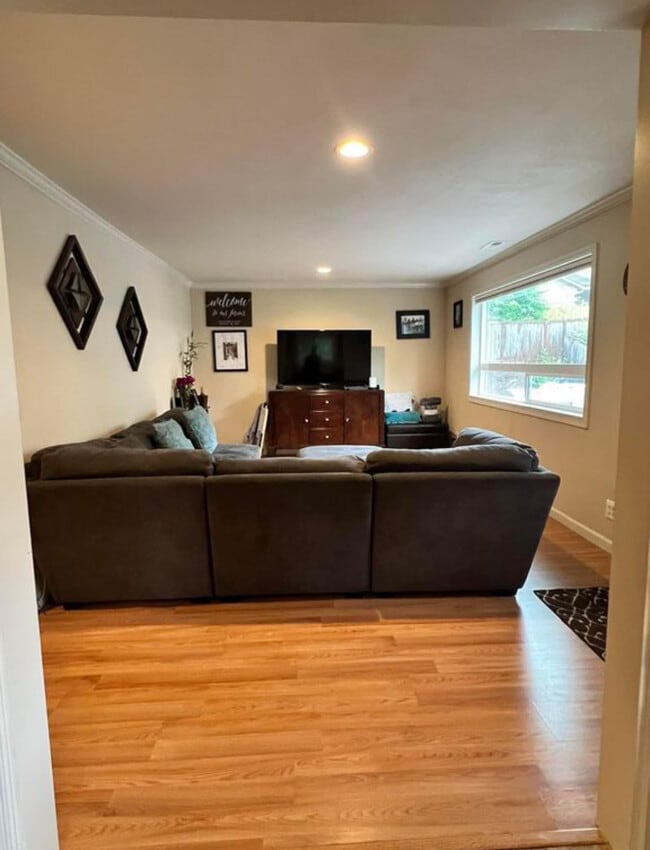 Photo - 239 S 126th St