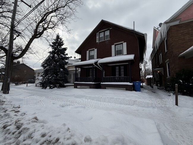 Building Photo - 355 Broadway