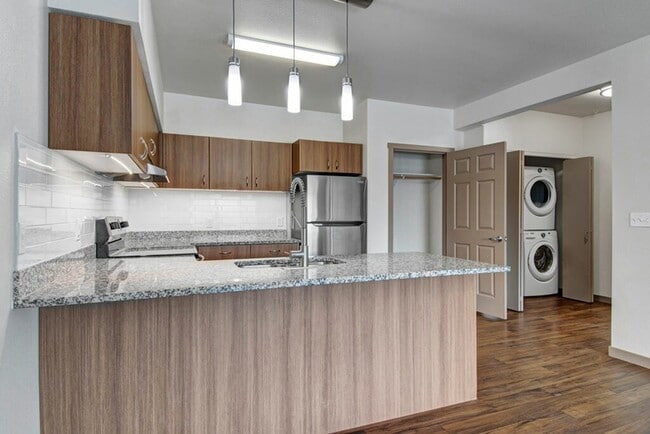 Photo - Bellevue Crossing Apartments