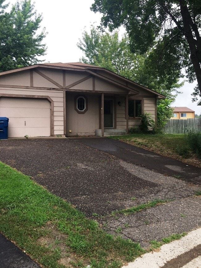 Building Photo - 3BR, 1. 3/4 BA Single Family Home