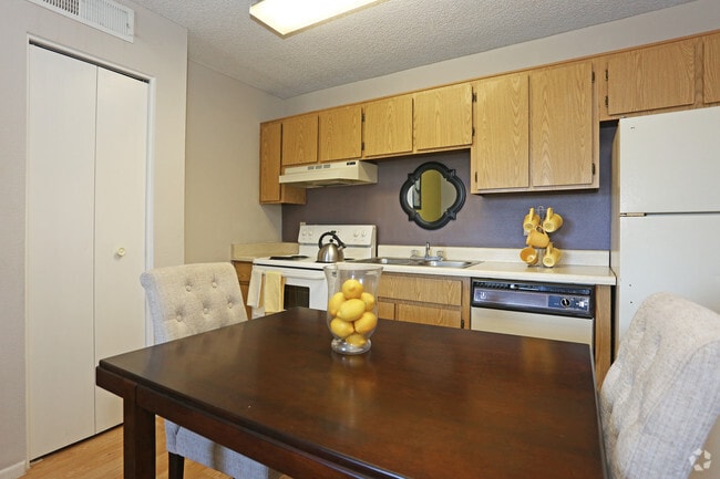 1BR, 1BA - 480 SF