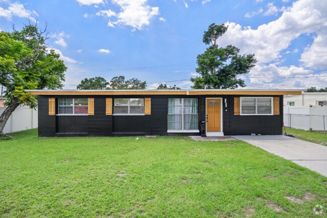 Building Photo - 1707 Windsor Way Rental