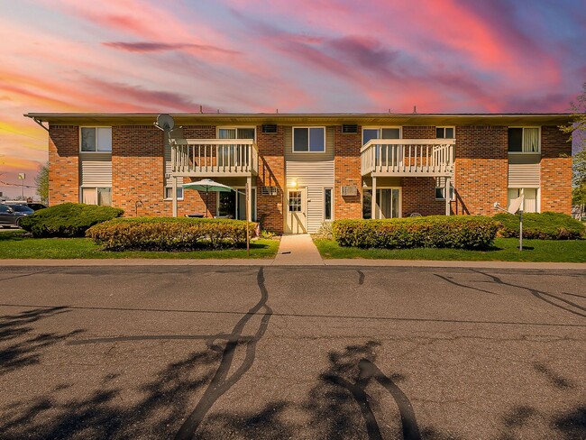 Building Photo - 125 E Van Riper Rd Unit Apt 5