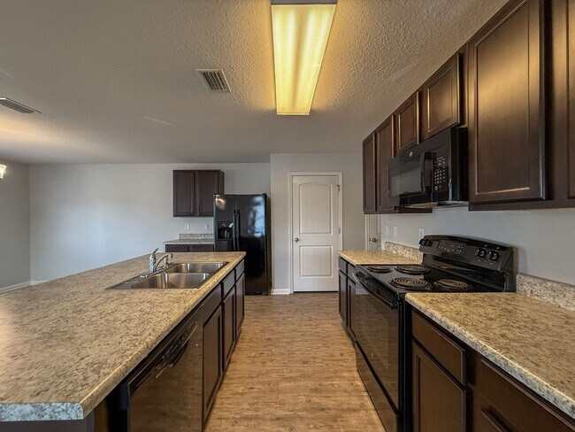 Photo - 4 bedroom, 2.5 bath home centrally located...