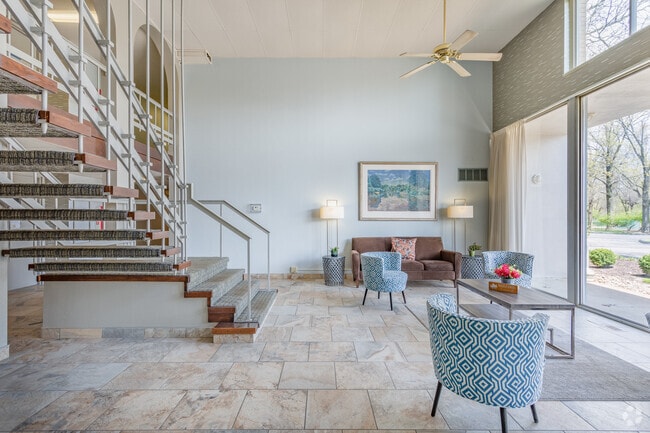 Lobby in Back apartment building