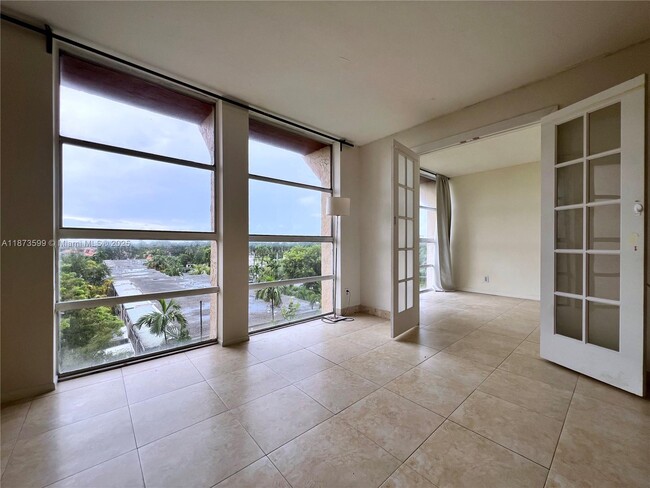 Building Photo - 2101 Atlantic Shores Blvd Unit 518 Rental