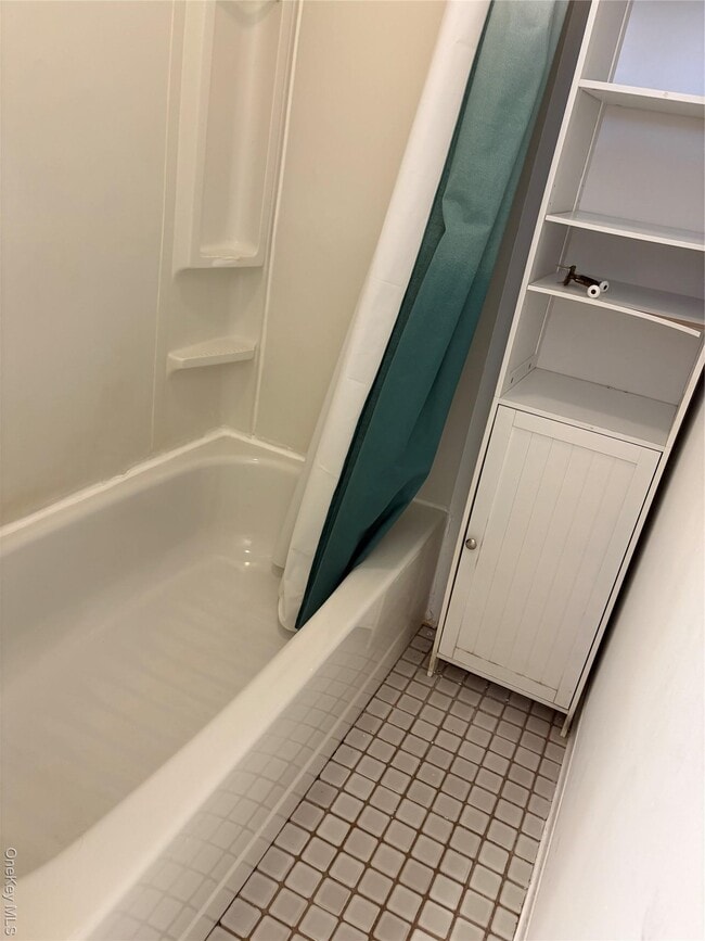 Photo - 892 Pine Ave