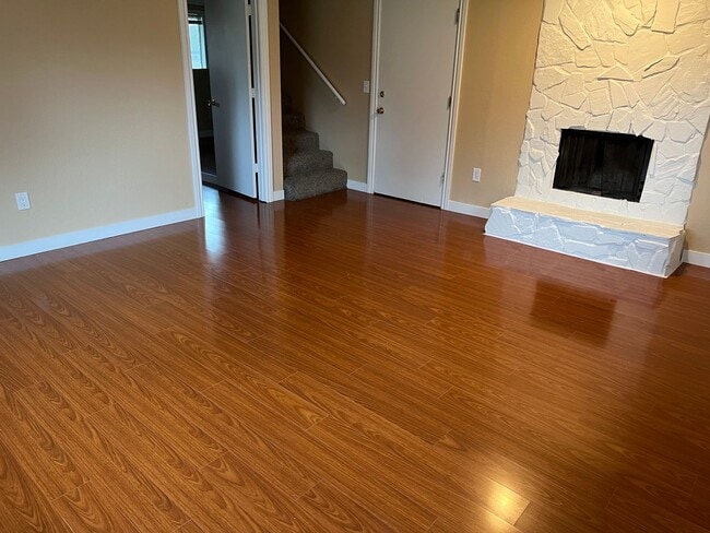 Photo - H8225-8227 Unit 8227