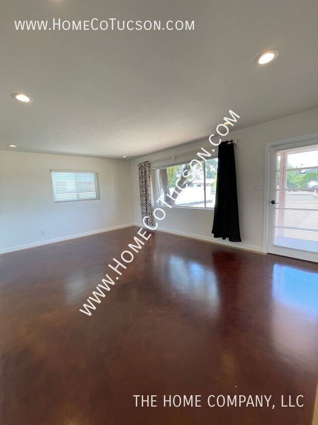 Photo - 3015 E 4th St