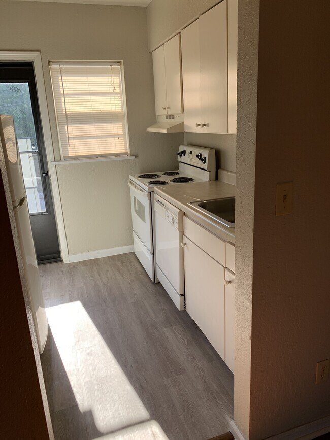 Photo - Mullen Court Apartments