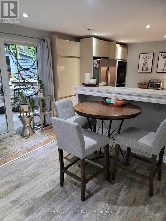 Photo - 900 Juniper St