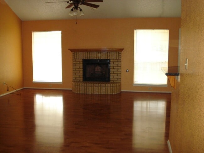 Photo - 2405 Creek Dr