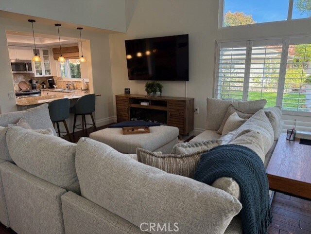 Photo - 2022 Via Mariposa E