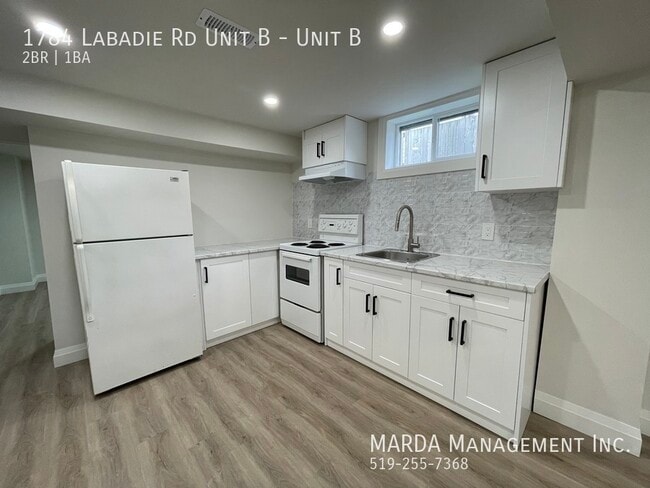 Building Photo - SPACIOUS & BRIGHT 2 BED/1 BATH LOWER Unit B
