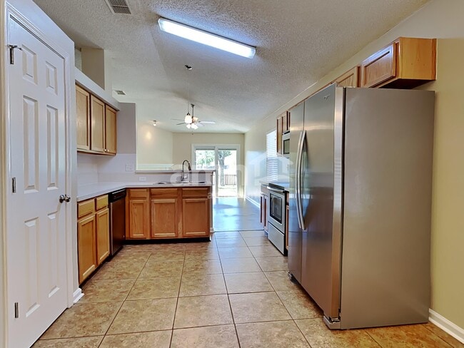 Photo - 840 Mackenzie Cir