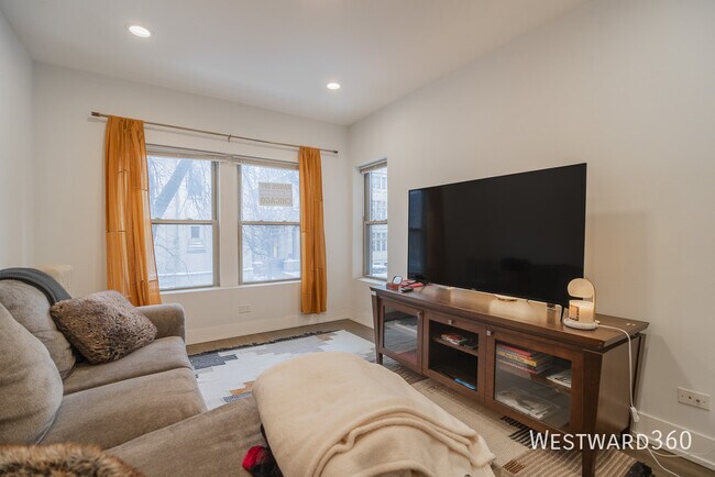 Building Photo - 6203 N Glenwood Ave Unit 3