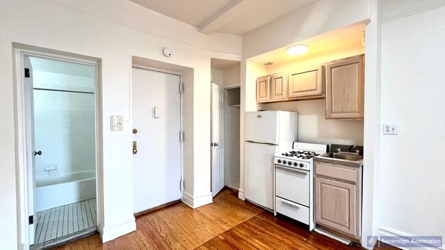 936 West End Ave Unit D5