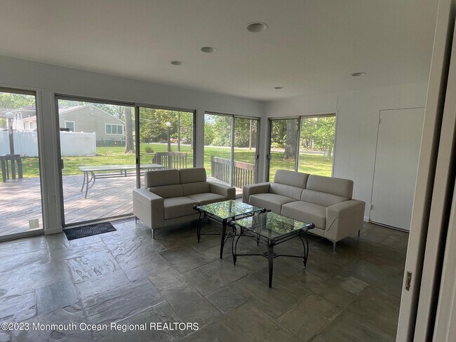 12 Greenbrier Rd