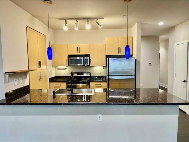 Building Photo - 4605 Cedar Springs Rd Unit 233