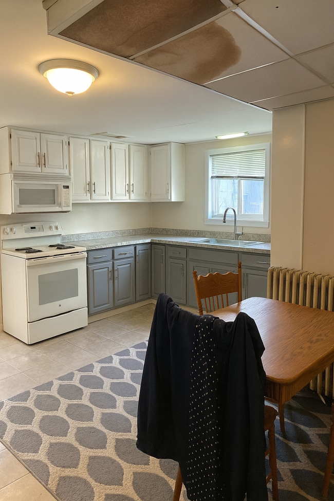 Building Photo - 134 N Main St Unit D Rental