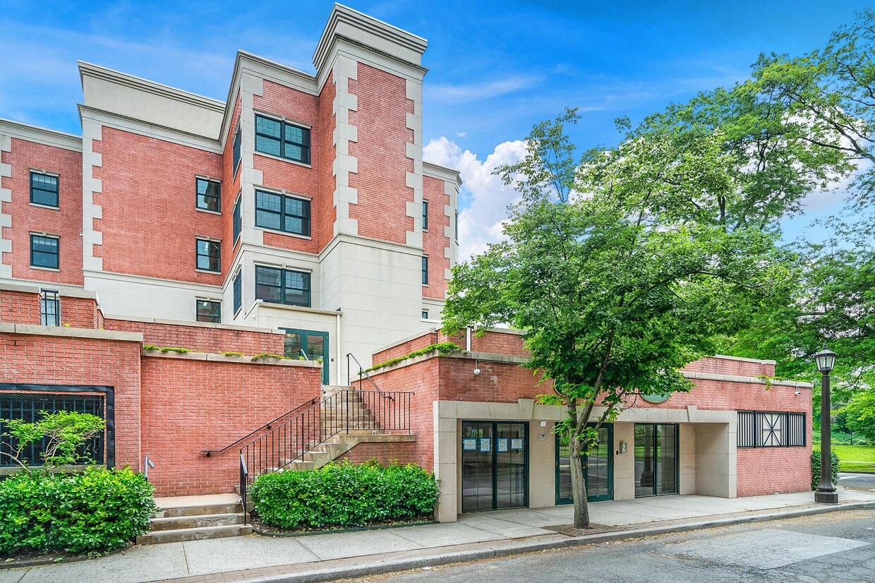 Photo - 101 Sheldrake Pl (Mamaroneck, NY)