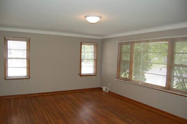 Photo - 121 S Governor St