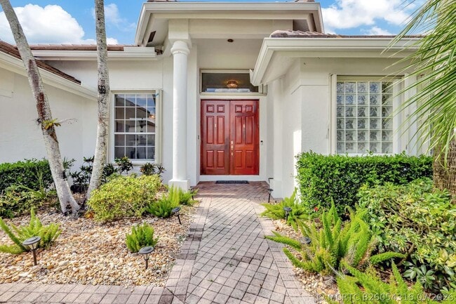 1651 Lakefield N Ct