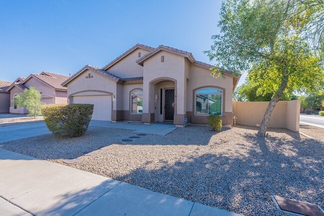 Photo - 4-Bedroom Pool Home Minutes from Arrowhead Shopping & Dining