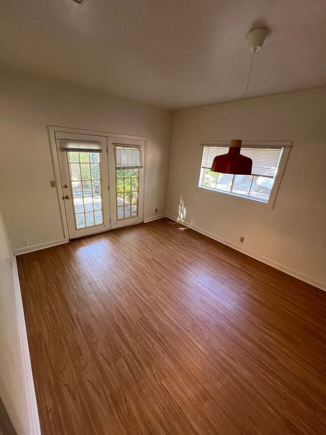 Photo - Fairview Properties Unidad 1405 Drake Ave