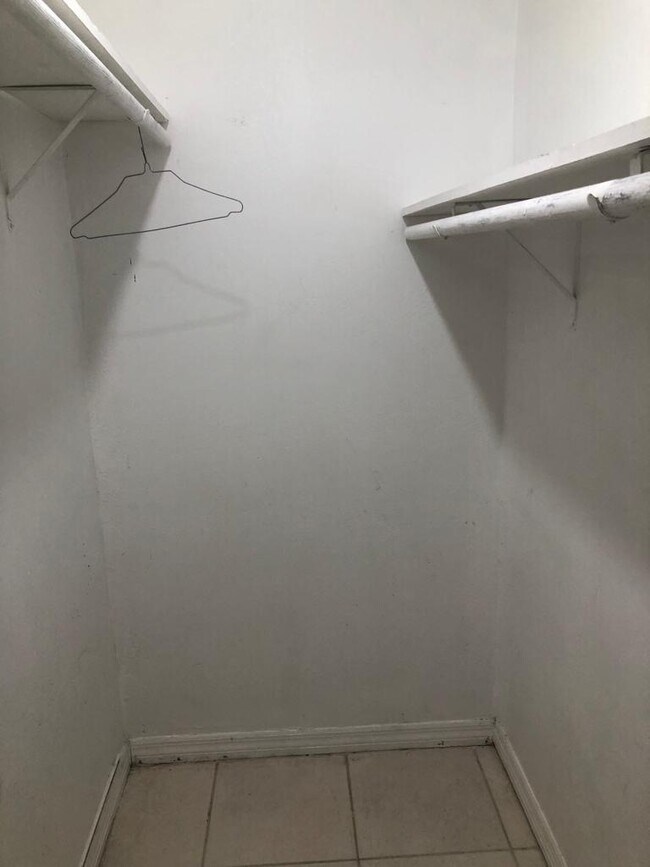 Photo - 1420 N 69th Way