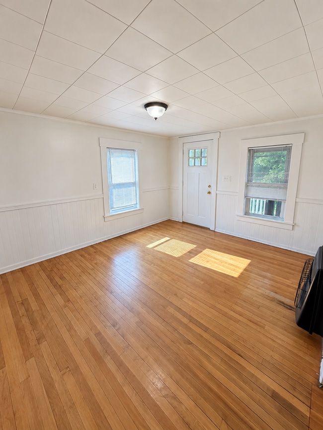82 W 4th St Unit 3