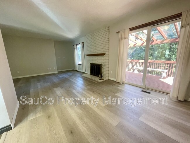 Photo - 324 SE 30th Ave