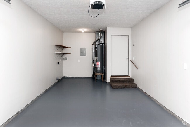 2BR, 1BA - 850SF