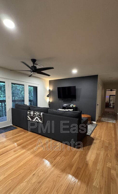 Photo - 512 Tuxworth Cir
