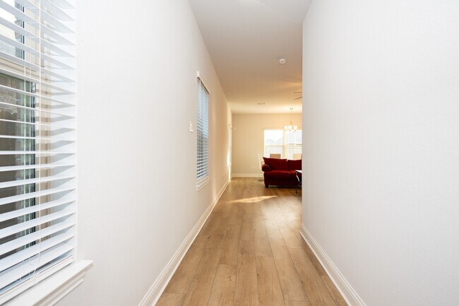 Photo - 409 Aurora Creek Ln