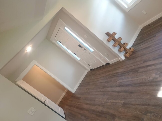 Photo - 505 1st St