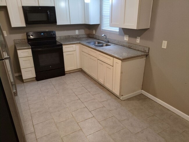 Photo - 5180 Parkview Dr