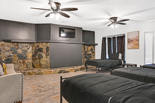 Photo - 1806 Clayton Dr