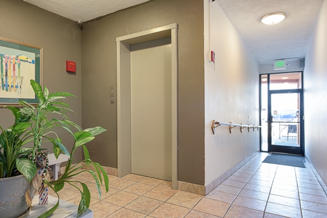 Photo - Alki Shores Apartments